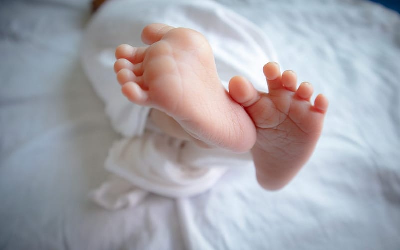 how to help a new mom to a new baby
